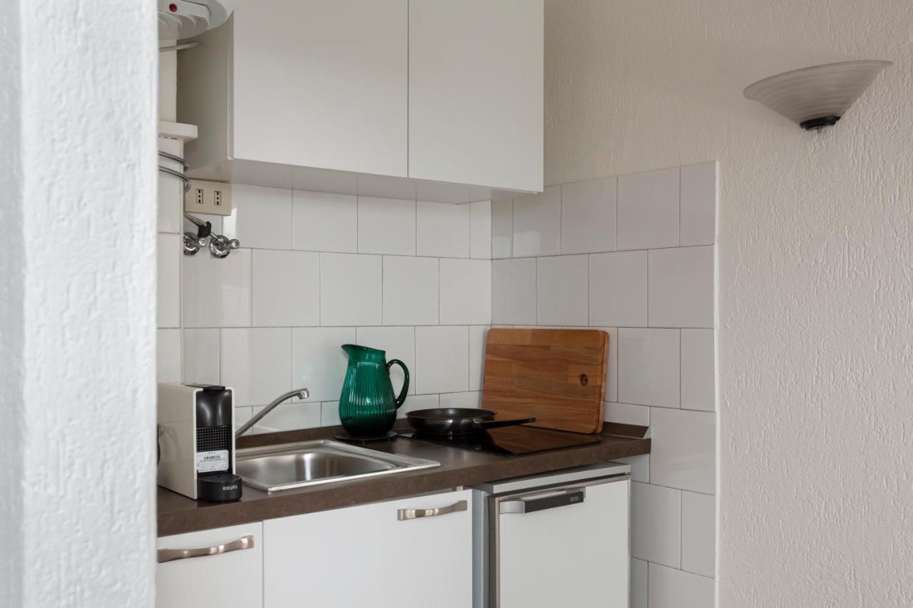 1 Bedroom & 1 Living Room Apt - Duomo 5 Milan Bagian luar foto