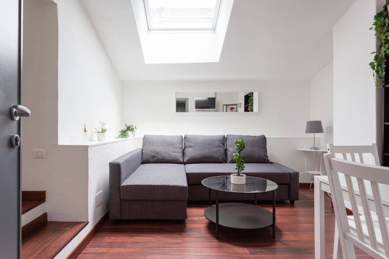 1 Bedroom & 1 Living Room Apt - Duomo 5 Milan Bagian luar foto
